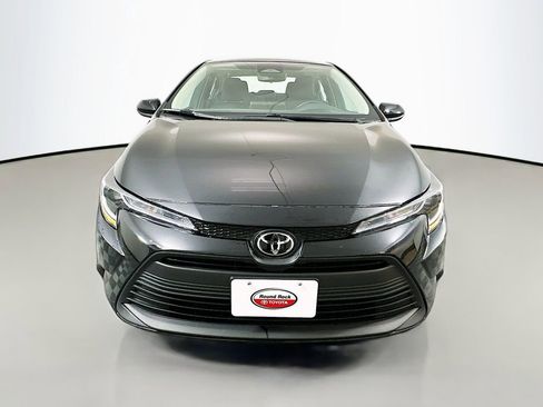 Certified 2025 Toyota Corolla LE FWD image 2