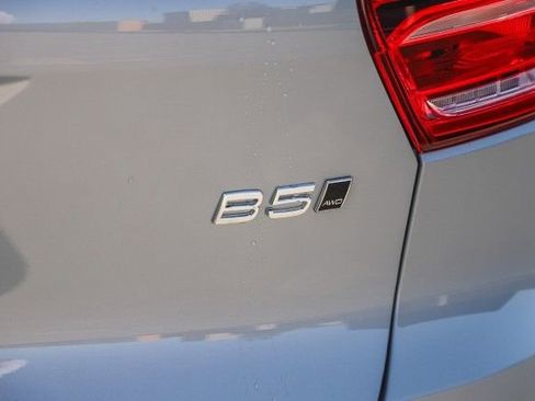 Used 2025 Volvo XC40 B5 Core w/ Protection Package Premier image 9