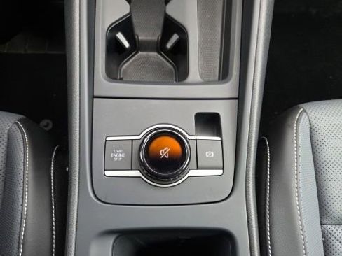 Used 2025 Volkswagen Tiguan SE AWD/4WD image 16