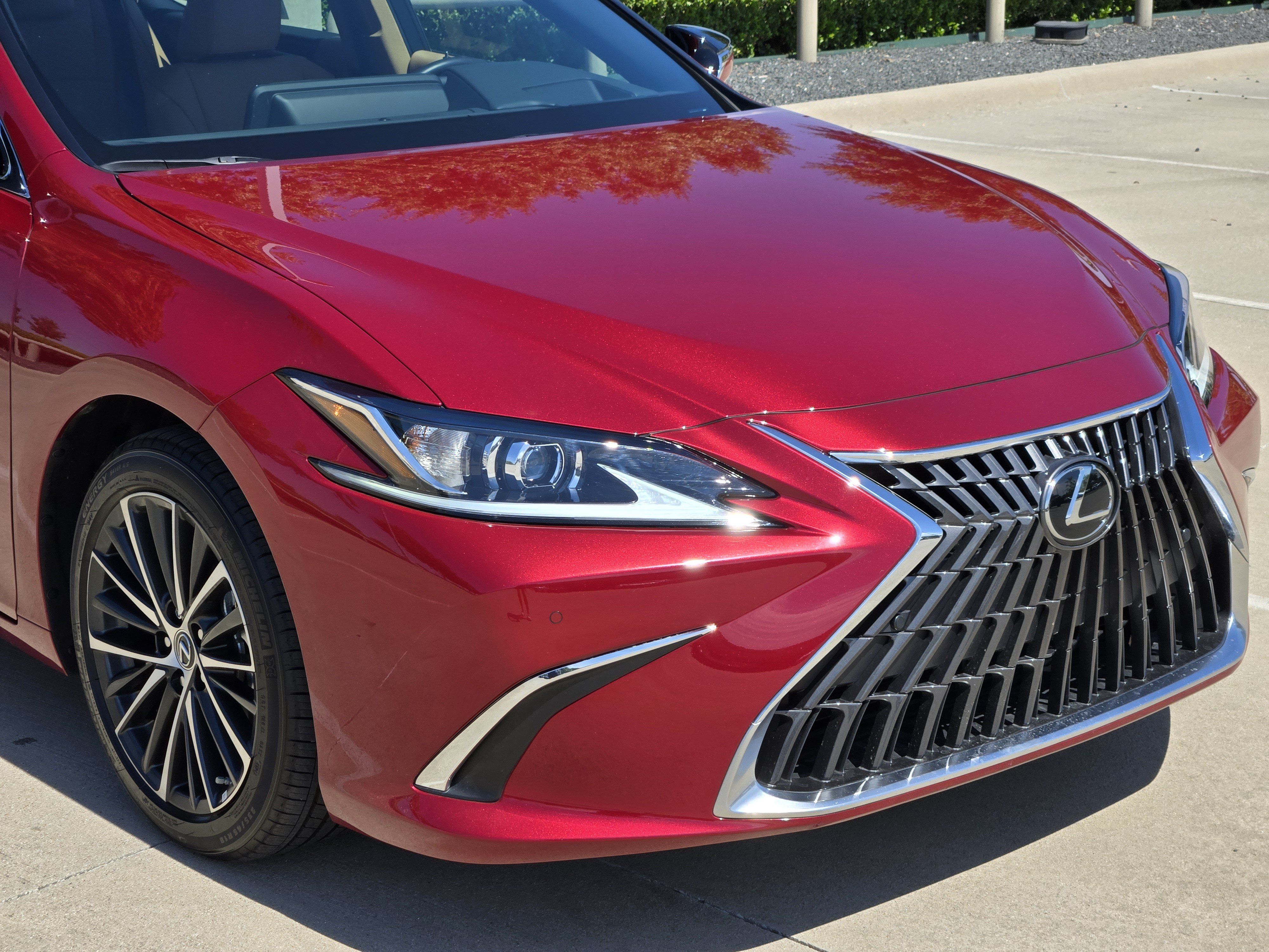 Used 2025 Lexus ES 300h w/ Premium Package FWD image 9