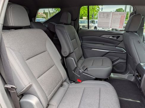 Used 2024 Chevrolet Traverse LT AWD/4WD image 18