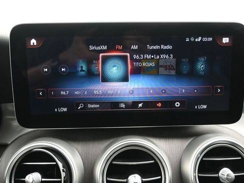 Used 2021 Mercedes-Benz GLC 300 4MATIC image 11