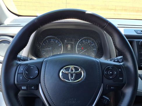 Used 2018 Toyota RAV4 XLE AWD/4WD image 30