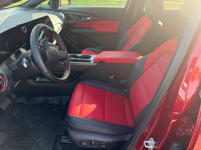 Used 2025 Chevrolet Equinox EV RS w/ LPO, All-Weather Mat Package FWD image 5