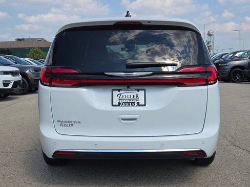 New 2026 Chrysler Pacifica Select FWD image 13