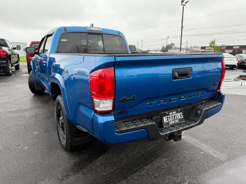 Used 2017 Toyota Tacoma SR5 AWD/4WD image 9
