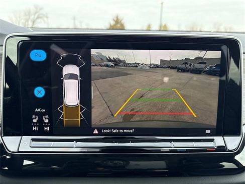 Certified 2025 Volkswagen Atlas SEL image 22