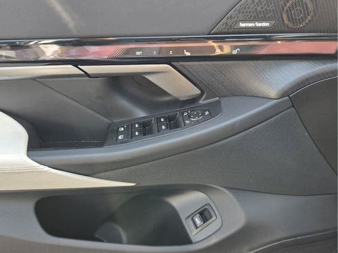 Used 2025 BMW i5 eDrive40i w/ M Sport Package RWD image 25