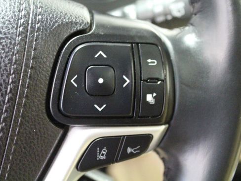 Used 2019 Toyota Highlander XLE AWD/4WD image 10