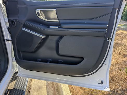 New 2025 Ford Expedition Max Platinum w/ Stealth Performance Package image 39