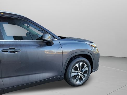 Certified 2023 Toyota Highlander XLE image 10