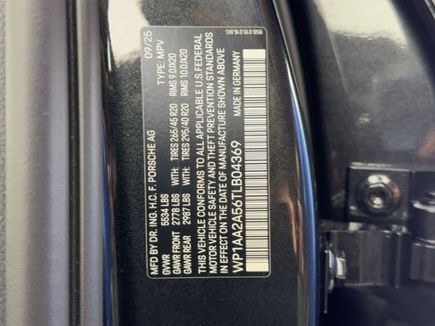 Certified 2026 Porsche Macan AWD/4WD image 21