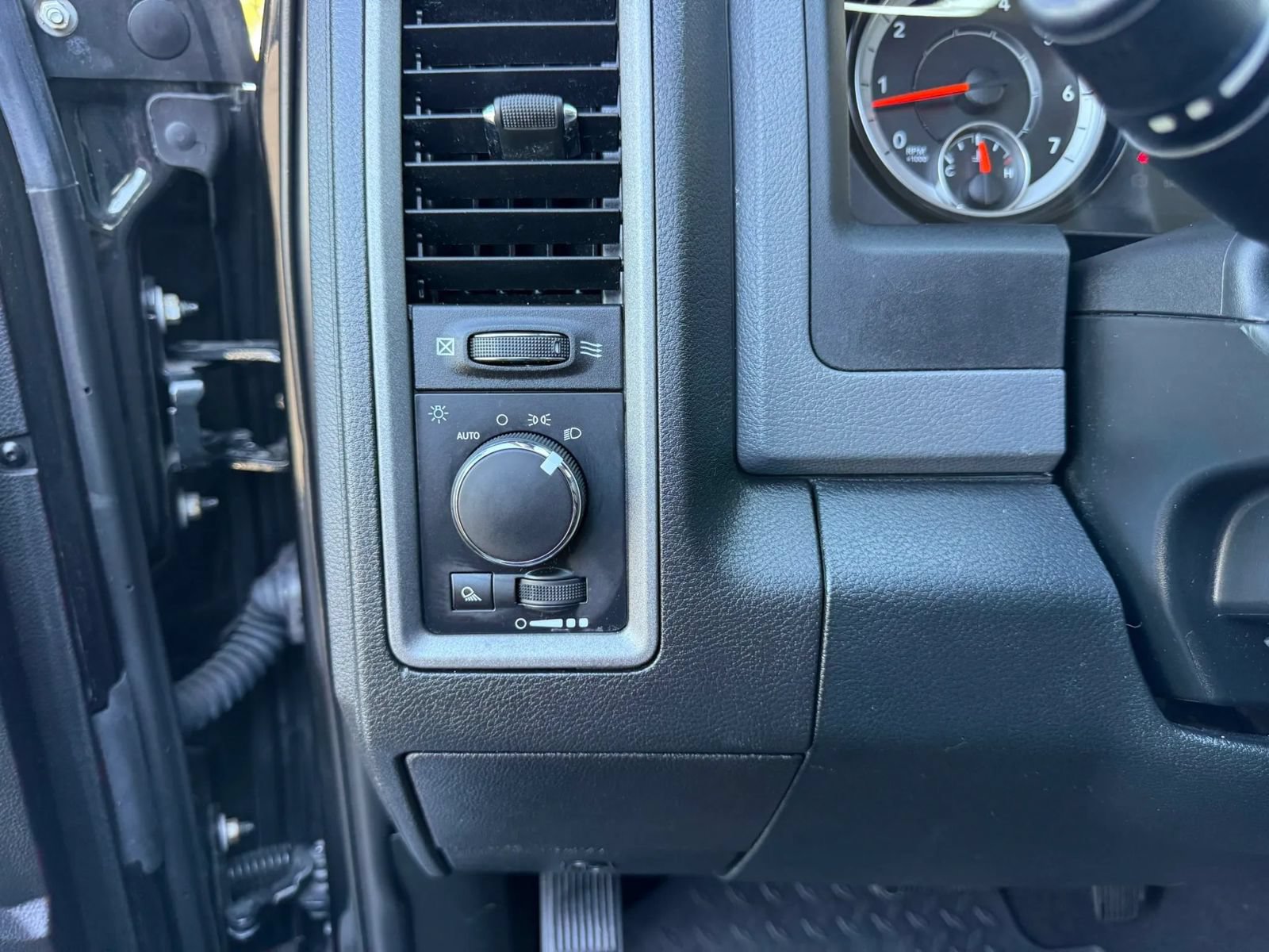 Used 2018 RAM 3500 Tradesman w/ Chrome Appearance Group AWD/4WD image 17