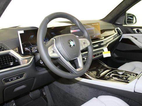 New 2026 BMW X7 xDrive40i w/ Premium Package image 4