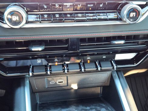 Certified 2024 Chevrolet Colorado Z71 w/ Z71 Convenience Package 2 image 18