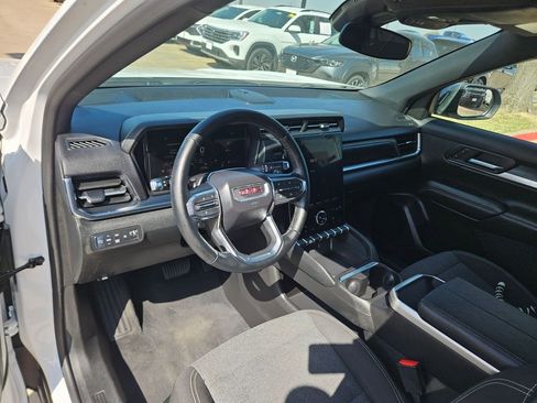 Used 2025 GMC Terrain Elevation image 13