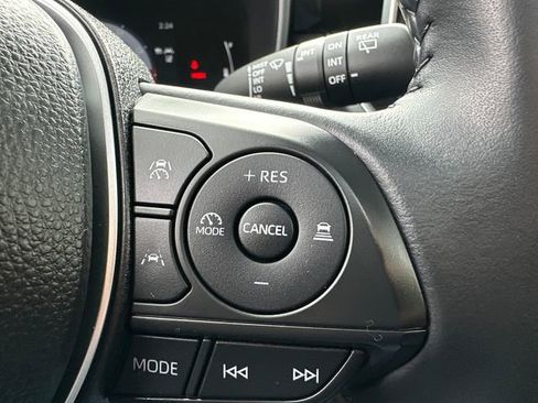 Certified 2025 Toyota Corolla Cross XLE w/ Convenience Package image 32