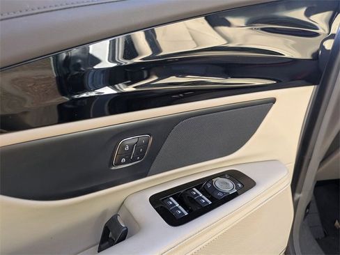 Used 2024 Lincoln Nautilus Premier image 22
