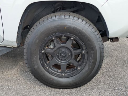 Used 2019 Toyota Tacoma SR5 image 11