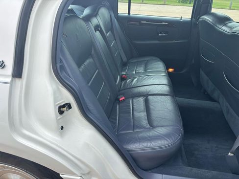 Used 1999 Lincoln Town Car Executive RWD image 10
