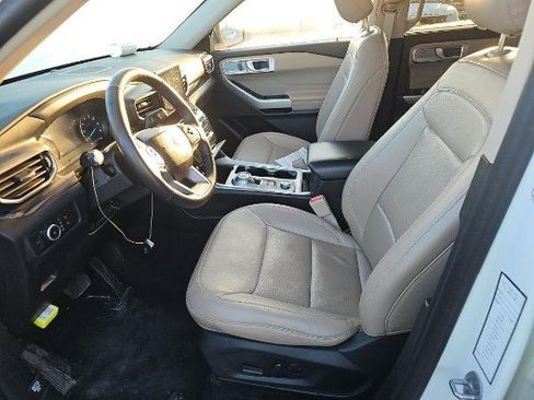 Used 2023 Ford Explorer Limited image 7