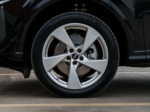 Certified 2025 Audi Q5 Premium Plus image 29