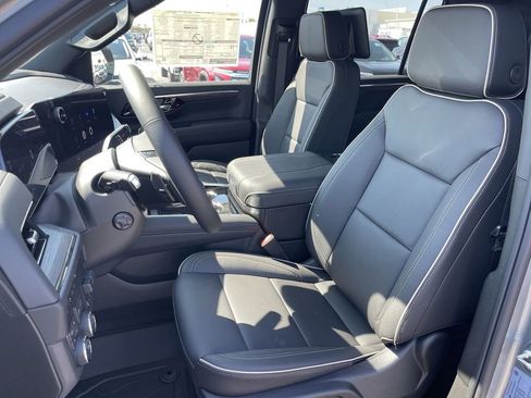 New 2025 Chevrolet Suburban Premier image 11