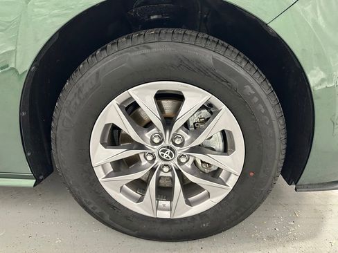 Used 2025 Toyota Sienna LE image 66