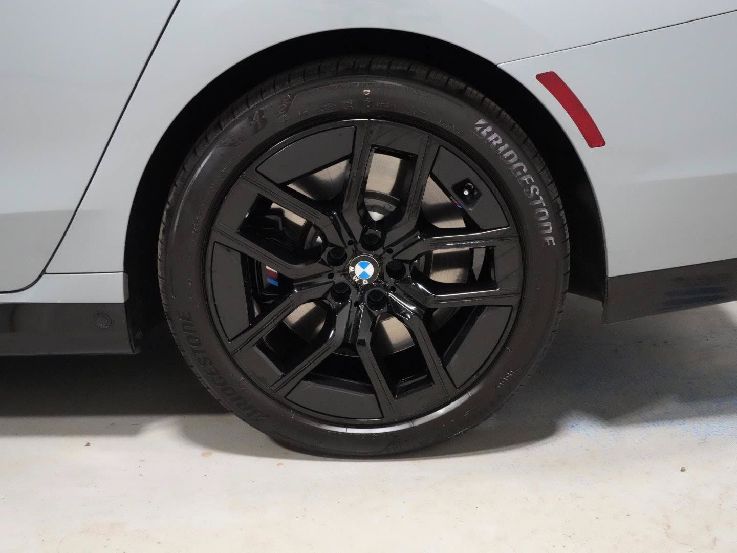 Used 2024 BMW 760i xDrive w/ Executive Package AWD/4WD image 40