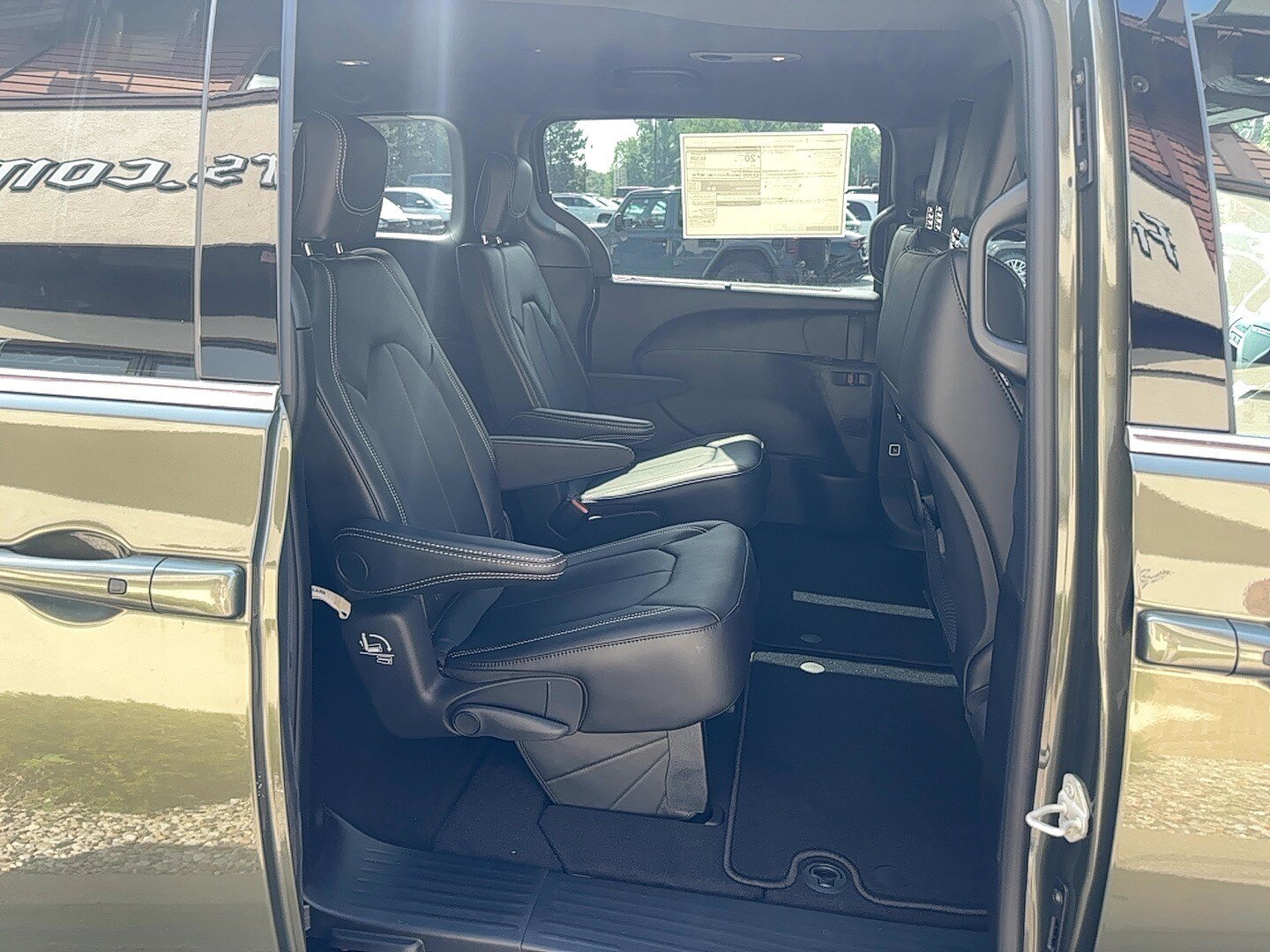 New 2027 Chrysler Pacifica Select AWD/4WD image 7