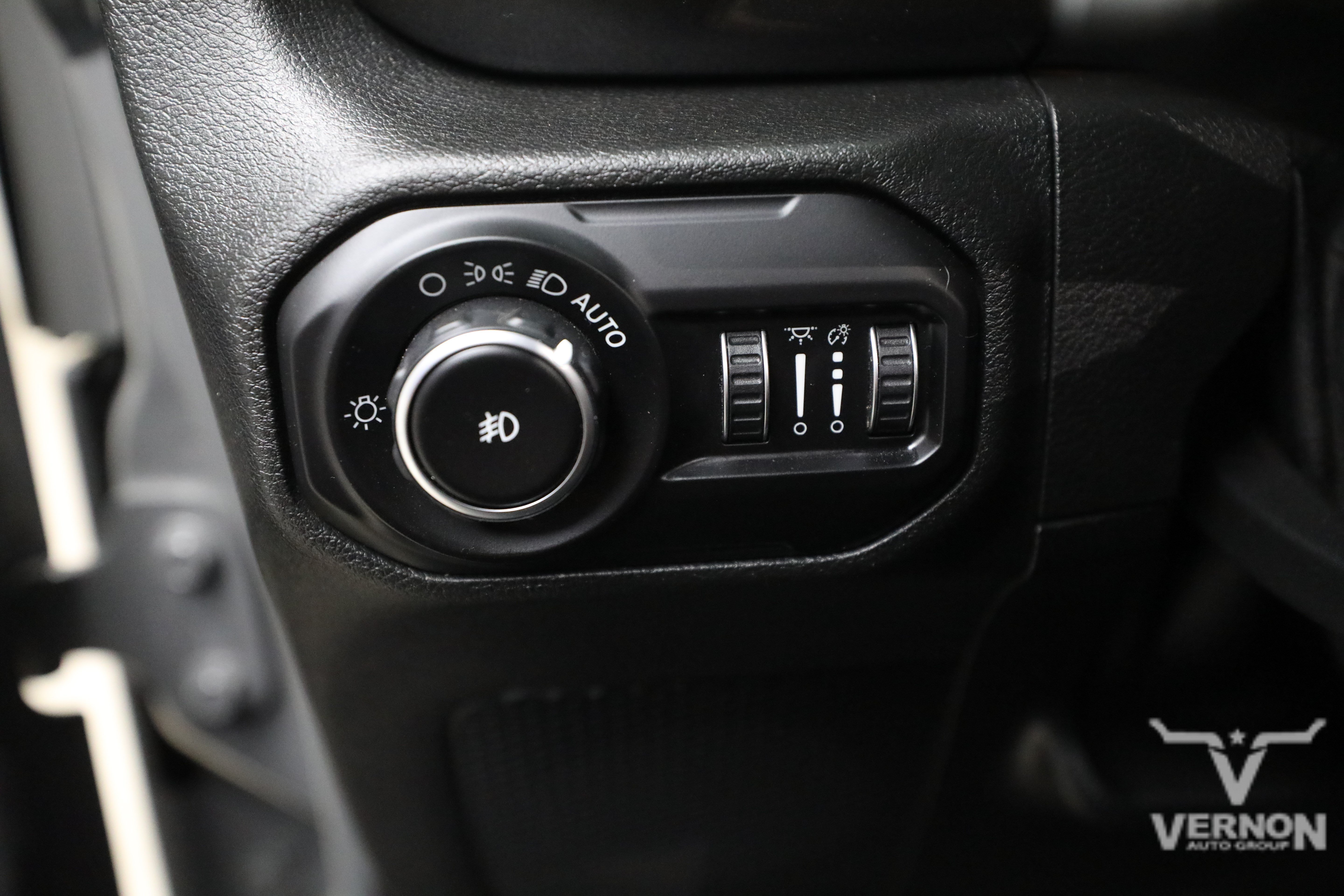 Used 2020 Jeep Wrangler Unlimited Sahara AWD/4WD image 17
