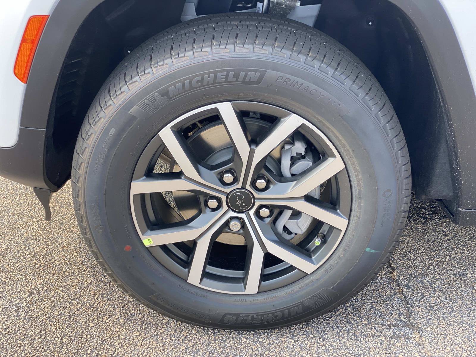 New 2027 Jeep Grand Cherokee Laredo X RWD image 7
