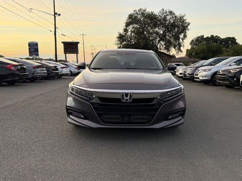Used 2018 Honda Accord Touring image 2