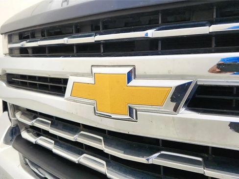 Used 2019 Chevrolet Silverado 1500 LTZ AWD/4WD image 16