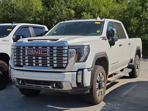 Used 2025 GMC Sierra 2500 Denali w/ Denali Reserve Package AWD/4WD image 2