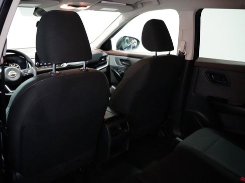 Used 2023 Nissan Rogue S image 17