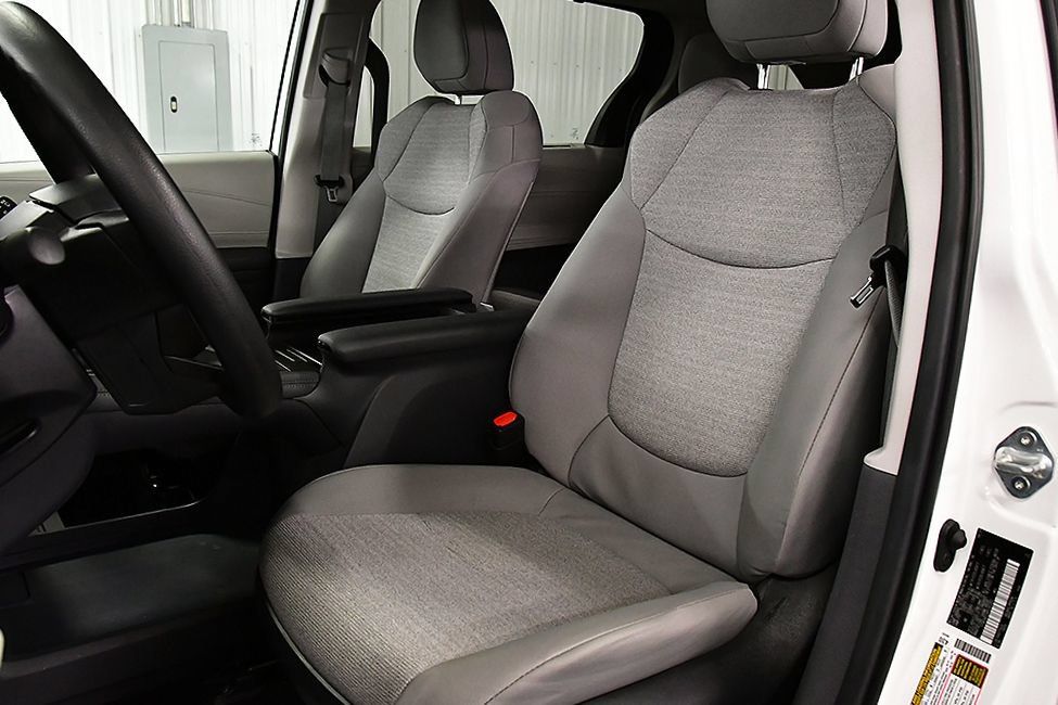 Used 2024 Toyota Sienna LE AWD/4WD image 28