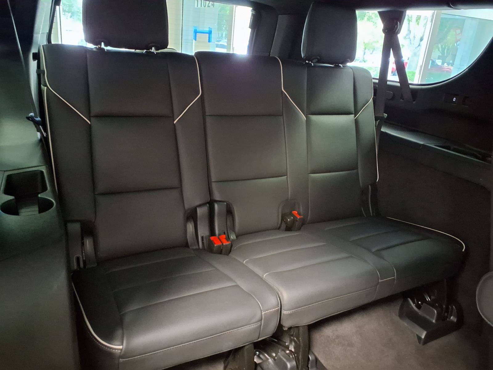 Certified 2025 Cadillac Escalade ESV Premium Luxury w/ LPO, Radiant Package AWD/4WD image 15