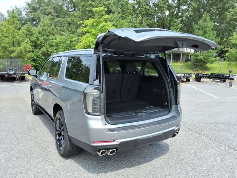 Certified 2026 Chevrolet Suburban High Country AWD/4WD image 17