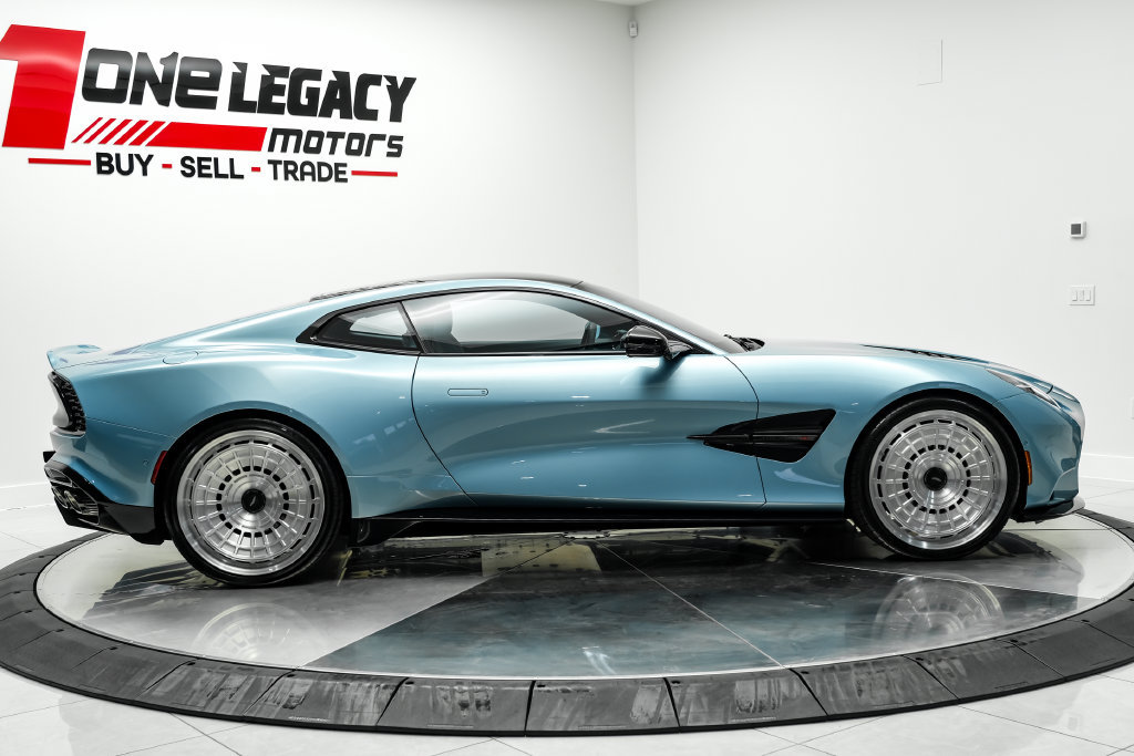 Used 2025 Aston Martin Vanquish RWD image 8