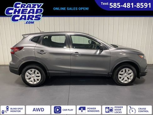 Used 2020 Nissan Rogue Sport S image 1