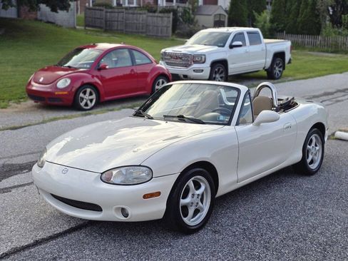 Used 1999 MAZDA MX-5 Miata RWD image 8