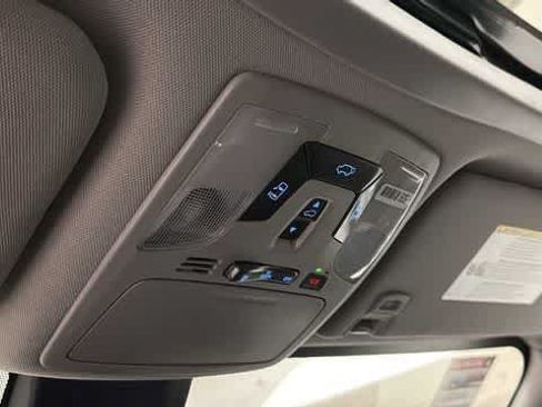 Used 2018 Toyota Sienna SE Premium FWD image 22