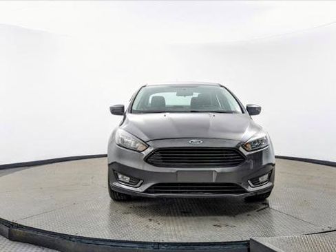 Used 2018 Ford Focus SE w/ SE Appearance Package image 11