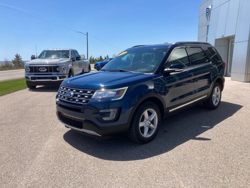 Used 2017 Ford Explorer XLT AWD/4WD image 7