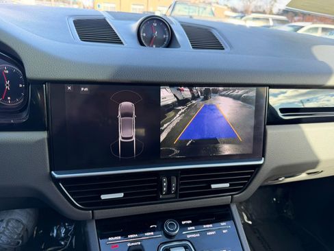 Used 2019 Porsche Cayenne AWD image 14
