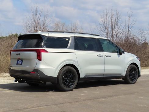 New 2026 Kia Carnival SX image 3