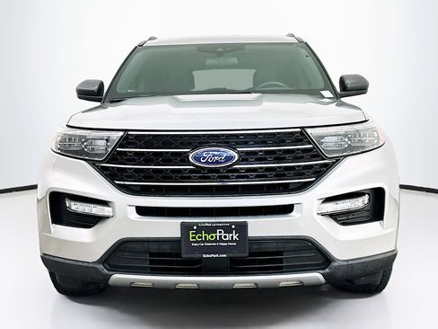 Used 2020 Ford Explorer XLT w/ Equipment Group 202A image 2