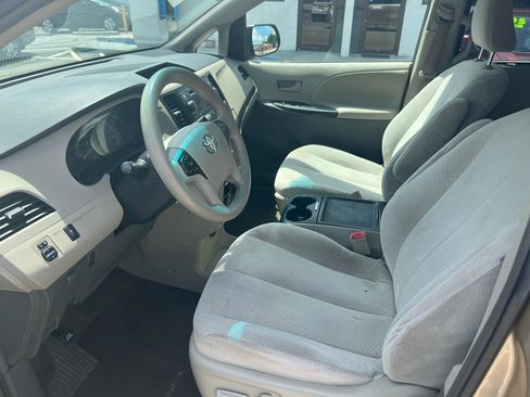 Used 2013 Toyota Sienna LE FWD image 12