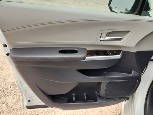Used 2023 Toyota Sienna XLE w/ XLE Plus Package FWD image 11